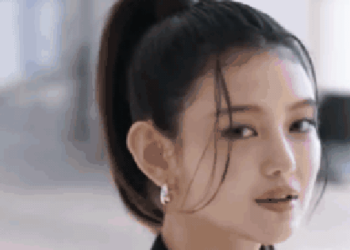 Danielle chạy show mệt nghỉ giữa lúc drama HYBE và Min Hee Jin vẫn căng, tạo hình cô đại sứ có được lòng netizen?