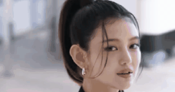 Danielle chạy show mệt nghỉ giữa lúc drama HYBE và Min Hee Jin vẫn căng, tạo hình cô đại sứ có được lòng netizen?