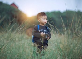 Sai lầm cha mẹ thường mắc phải khi nuôi dạy trẻ hướng nội