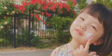 Đây là 4 loại kem chống nắng cực kỳ đáng thử trong mùa hè này, mẹ tha hồ đưa con đi chơi khắp nơi