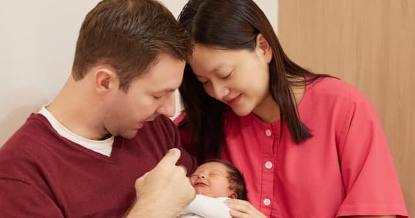 Từng nghĩ không cho con bú vì sợ xấu, diễn viên “giờ vàng VTV” đã thay đổi quan niệm nuôi con bằng sữa mẹ