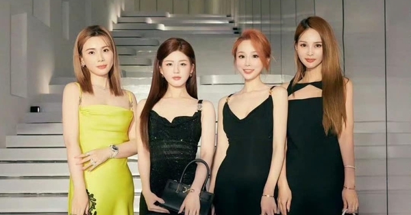 Triệu Lộ Tư mất khí chất minh tinh, “hòa tan” bất ngờ với các hot girl tại event Versace
