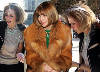 “Bà đầm thép” Anna Wintour từng có lần bị ném bánh đậu phụ vào mặt, vì đâu nên nỗi?