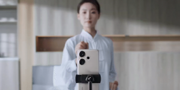 Xiaomi khoe tính năng mới trên Redmi Turbo 3: Trông cực kỳ “ma thuật” nhưng hoá ra Samsung làm từ hơn 10 năm trước