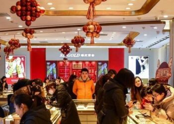 Không chỉ Việt Nam, người dân quốc gia láng giềng này cũng đổ xô gom vàng: NHTW mua 17 tháng liên tiếp, phát hiện thêm mỏ vàng gần 3 tỷ USD