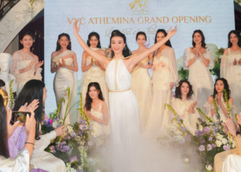 Á Hậu Thùy Dung làm vedette show thời trang của VYC Athemina
