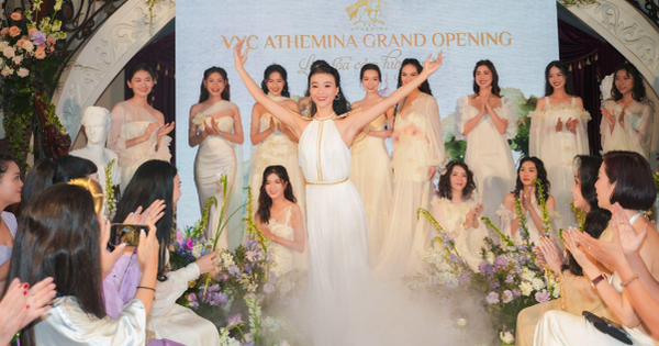 Á Hậu Thùy Dung làm vedette show thời trang của VYC Athemina