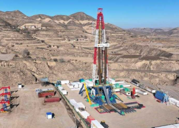 100 giếng khoan sâu 2.000m đột ngột dừng hoạt động vì gặp luồng khí lạ, châm lửa đốt sẽ cháy to, kho báu xuất hiện, công nghệ cao vào cuộc