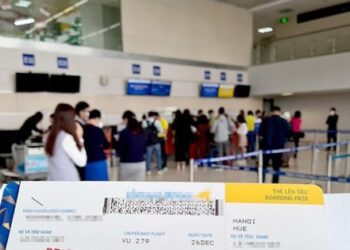 Cách nào đi du lịch bằng máy bay chi phí thấp?