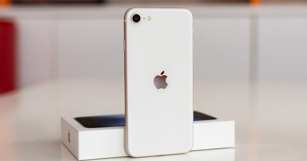 Apple cần iPhone 250 USD để tăng doanh số, nhưng không muốn tạo ra “sản phẩm rẻ tiền, tệ hại” đi ngược triết lý của Steve Jobs