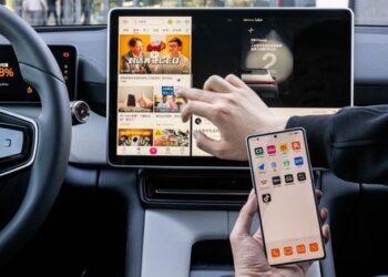 Đi ngược VinFast, hãng xe điện này vừa ra mắt smartphone riêng: Giá tận 25 triệu đồng, nhưng mua xe sẽ được tặng miễn phí