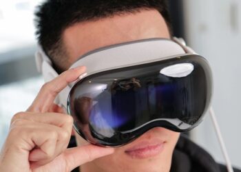 Vision Pro ế ẩm “ngoài mong đợi”, Apple buộc phải cắt giảm sản lượng