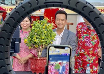 Người Việt dành bao nhiêu thời gian để mua hàng trên livestream?