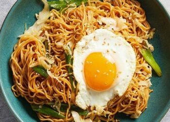 Bật mí cách làm món mì xào trứng đơn giản, nhanh gọn dành cho hội người lười