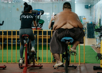 Da thừa chảy xệ sau khi trút bỏ 60 kg mỡ thừa