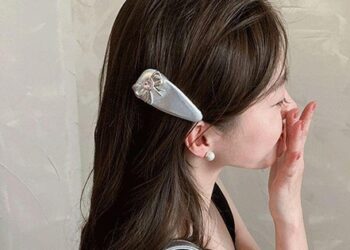 Băng đô, kẹp tóc “khổng lồ” xâm chiếm mùa hè: Nàng nào diện cũng đẹp ngẩn ngơ