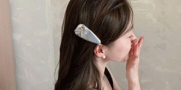Băng đô, kẹp tóc “khổng lồ” xâm chiếm mùa hè: Nàng nào diện cũng đẹp ngẩn ngơ