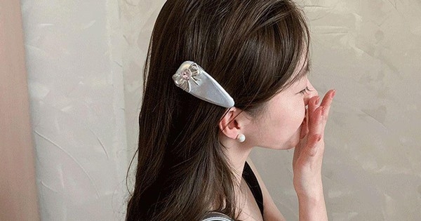 Băng đô, kẹp tóc “khổng lồ” xâm chiếm mùa hè: Nàng nào diện cũng đẹp ngẩn ngơ