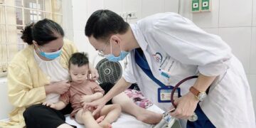 Dấu hiệu cần nhập viện khi trẻ mắc tay chân miệng