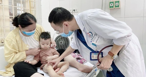 Dấu hiệu cần nhập viện khi trẻ mắc tay chân miệng