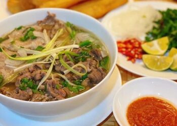 Trổ tài nấu phở tại nhà nhân dịp nghỉ lễ