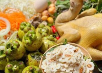 Gỏi gà măng cụt lại sốt, bà nội trợ chen nhau lên chợ mạng gom măng cụt xanh