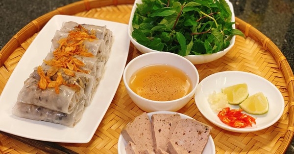 Theo trend làm bánh cuốn siêu tốc, bằng vỏ bánh tráng