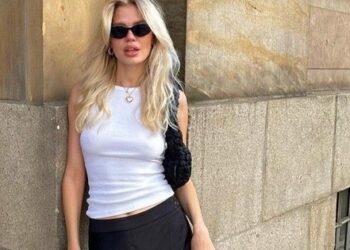 Chân váy lụa là item mát rượi hè nào cũng hot, nhưng phải mix theo kiểu này thì mới cool và không sến!