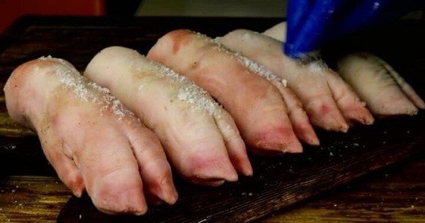 Bí quyết xử lý chân giò thơm ngon, đẹp mắt