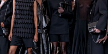 BST Valentino Thu Đông 2024: Quang phổ vô tận của màu đen nguyên bản