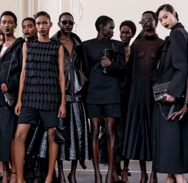 BST Valentino Thu Đông 2024: Quang phổ vô tận của màu đen nguyên bản