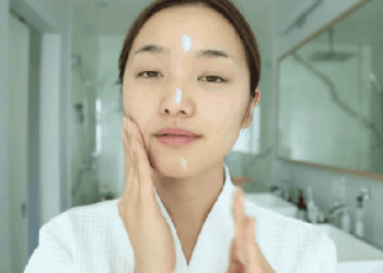 Cách bôi kem chống nắng của nhiều người hóa ra lại khiến da vừa dễ chảy xệ, vừa bị vệt trắng