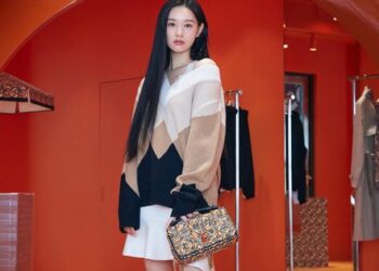 Đặt lên bàn cân Kim Tae Hee và 2 ”bản sao”: Nhan sắc và phong cách liệu có kém cạnh hậu bối?