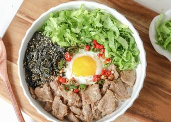 Ngày bận rộn làm món cơm trộn: Chỉ trong 1 tô mà đủ rau và thịt, giàu dinh dưỡng