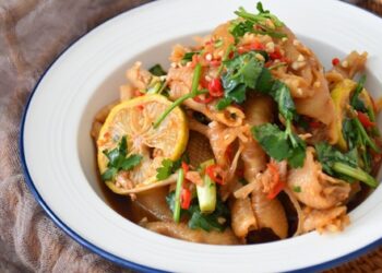 Nắng nóng làm món chân gà rút xương trộn chua cay mát lành