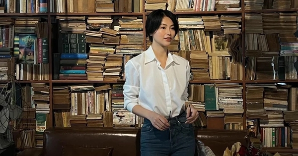 Bí kíp mặc áo sơ mi trắng và quần jeans xanh tuyệt đẹp