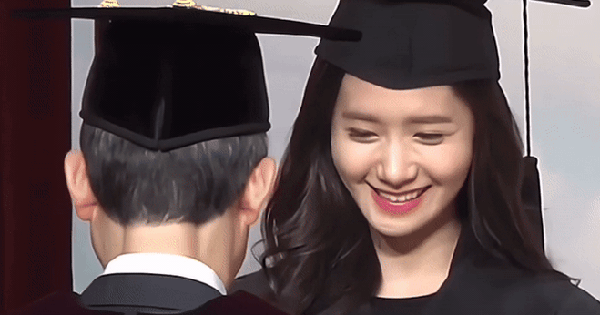 Video Yoona trong ngày lễ tốt nghiệp viral trở lại, visual nữ thần khiến dân tình thích thú