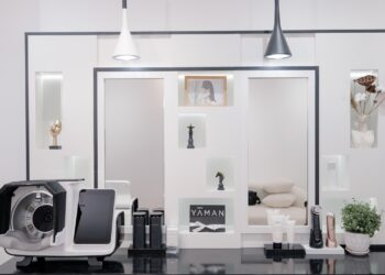 Trải nghiệm soi da và chăm sóc cao cấp với YA-MAN