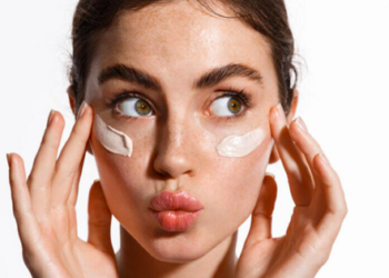 Sau khi bôi serum bao lâu thì dùng kem chống nắng?