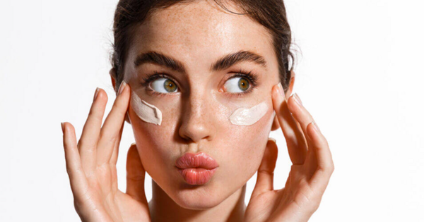 Sau khi bôi serum bao lâu thì dùng kem chống nắng?