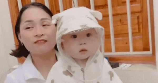 Mùa hè oi bức, bôi kem thôi chưa đủ, mẹ nhất định phải sắm thêm áo khoác chống nắng kèm mũ này cho bé