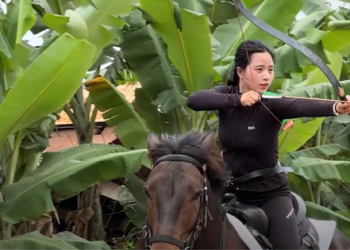 Những cô gái cưỡi ngựa, bắn cung dưới chân cầu Nhật Tân