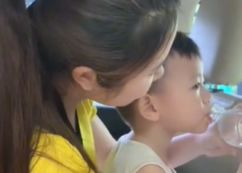 Cứ lên ô tô là con choáng váng say xe khiến cả nhà chẳng dám đi du lịch xa, do mẹ chưa biết cách này!