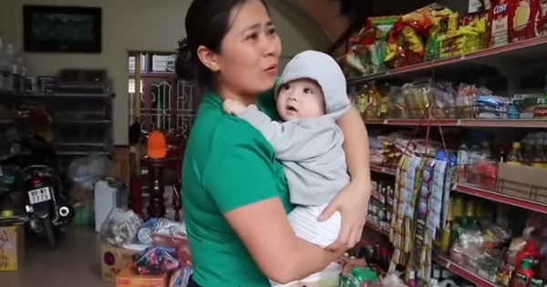 Hai vợ chồng bí mật đưa con về thăm quê để xem phản ứng của bà nội, cái kết khiến nhiều người bật khóc