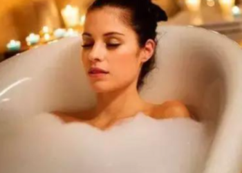 Cách tắm giúp chị em đốt mỡ thừa, giảm cân hiệu quả
