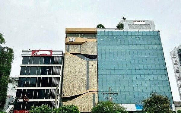Thương mại SMC tính bán trụ sở chính