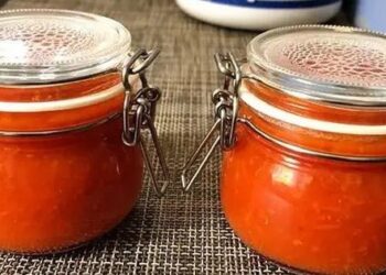 Đầu bếp chỉ thêm vào 1 nguyên liệu khi làm sốt cà chua mà siêu thơm ngon lại không chứa chất phụ gia