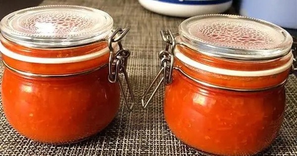 Đầu bếp chỉ thêm vào 1 nguyên liệu khi làm sốt cà chua mà siêu thơm ngon lại không chứa chất phụ gia