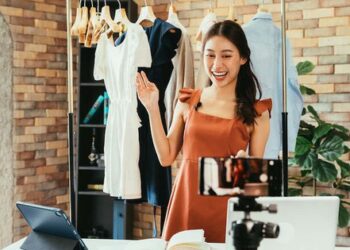 Sàn TMĐT non trẻ chỉ mất 5 năm để vượt mặt Lazada, đe dọa Shopee: Tăng trưởng doanh số gấp 3 lần trong năm 2023, bán chạy từ xe điện VinFast đến điện thoại Samsung