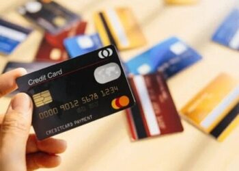Không còn tiền trong tài khoản, khóa thẻ hay giữ lại sẽ an toàn hơn?